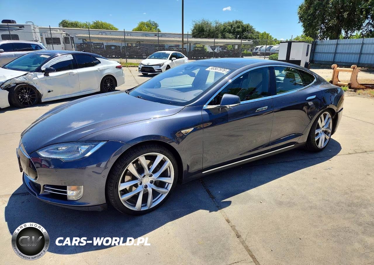 2015 Tesla Model S – zdjęcie 1 z 12
