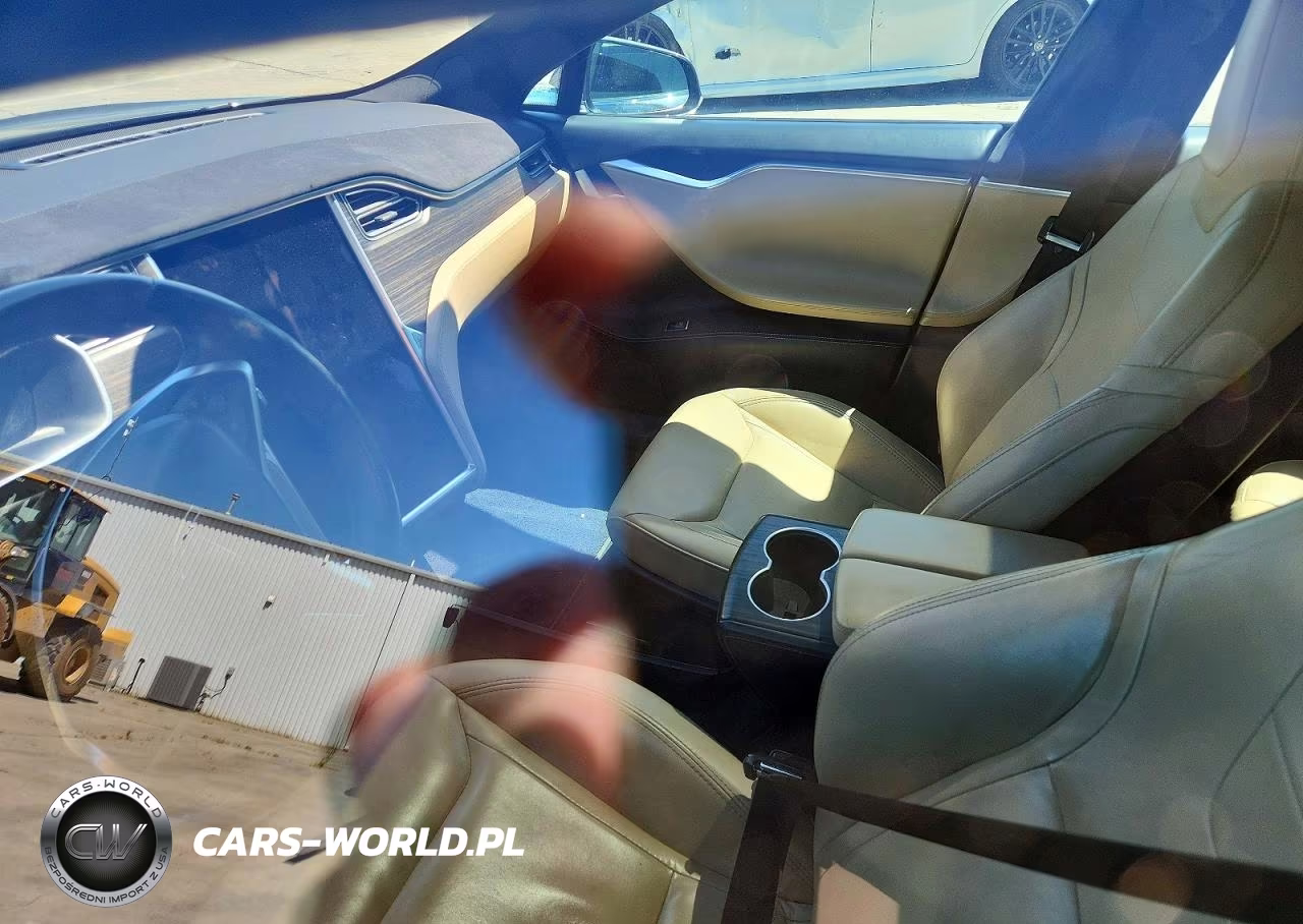 2015 Tesla Model S VIN:5YJSA1E29FF119696 - 9