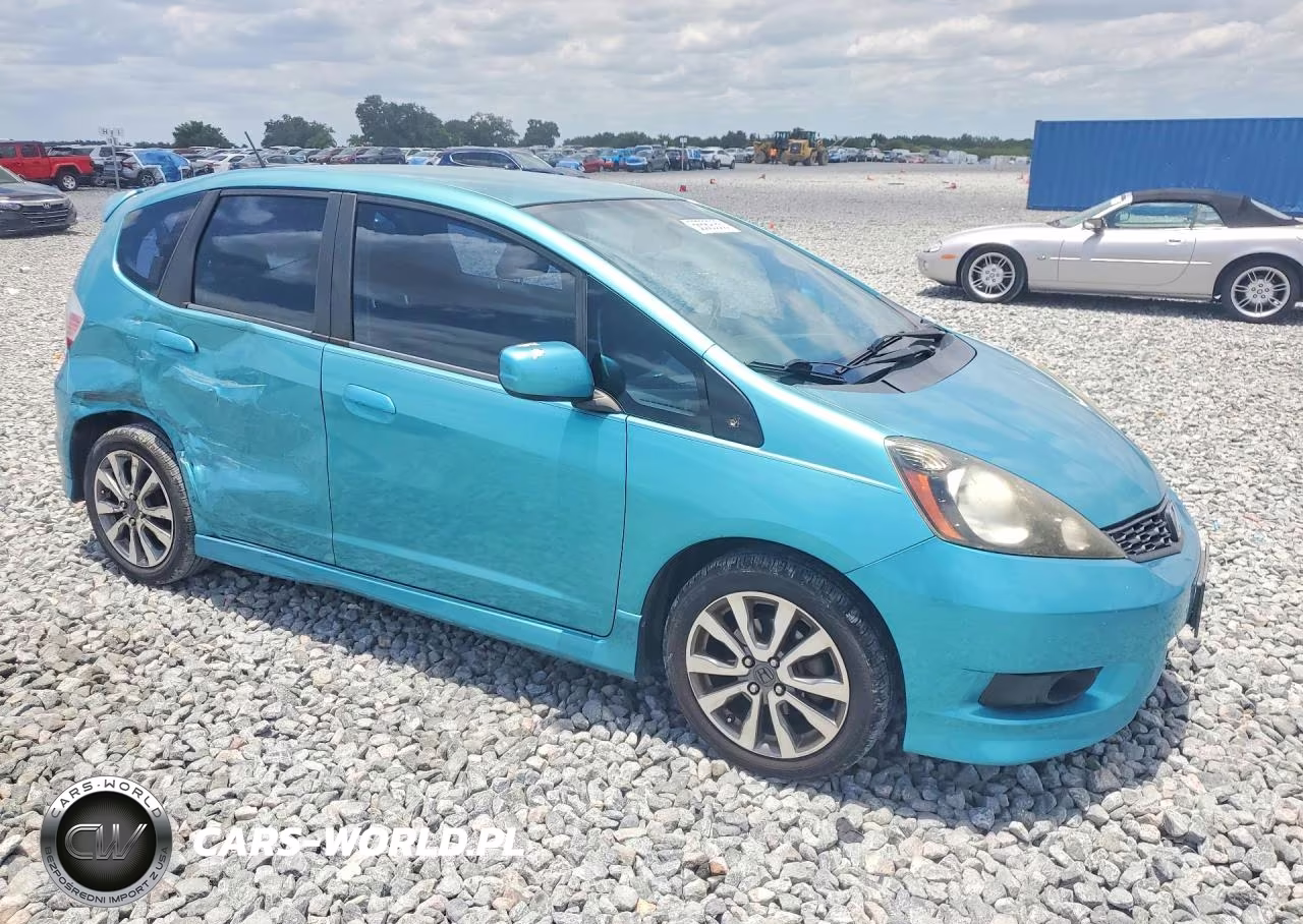 2013 Honda Fit Sport VIN:JHMGE8H56DC006998 - 4