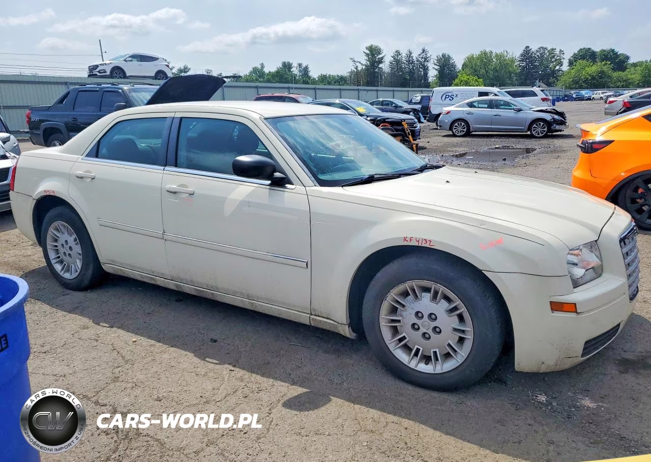 2007 Chrysler 300 VIN:2C3KA43R07H868582 - 4
