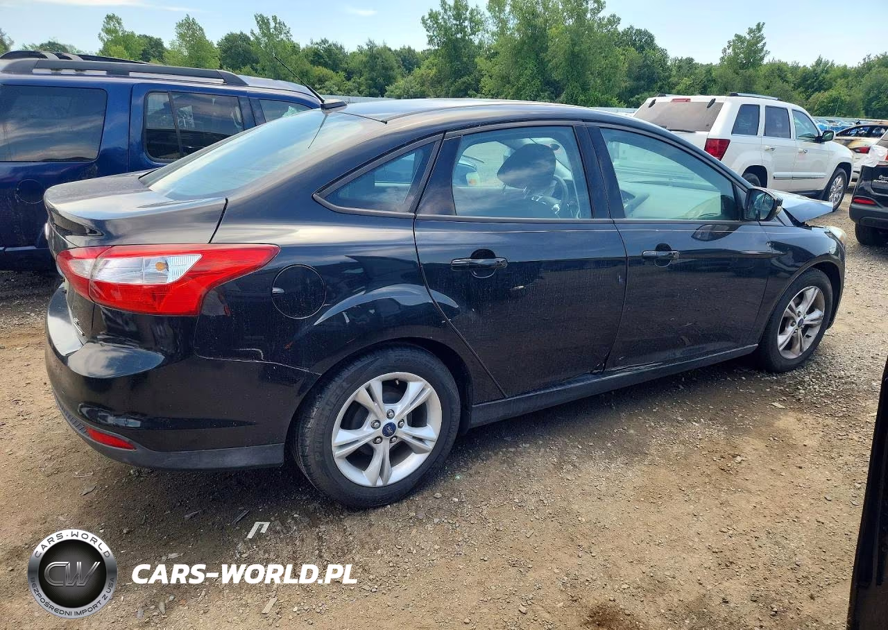 2014 Ford Focus Se VIN:1FADP3F24EL434568 - 3