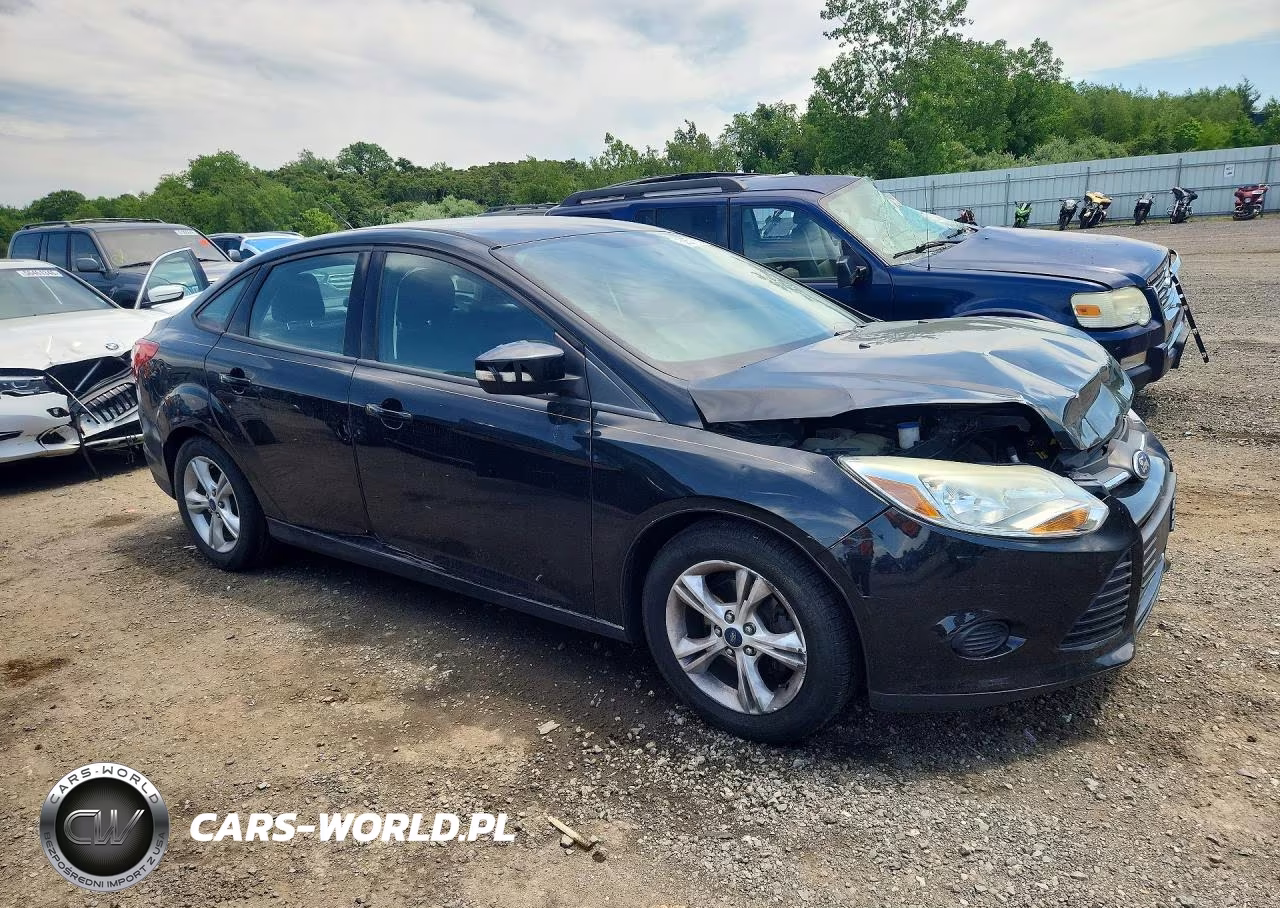 2014 Ford Focus Se VIN:1FADP3F24EL434568 - 4