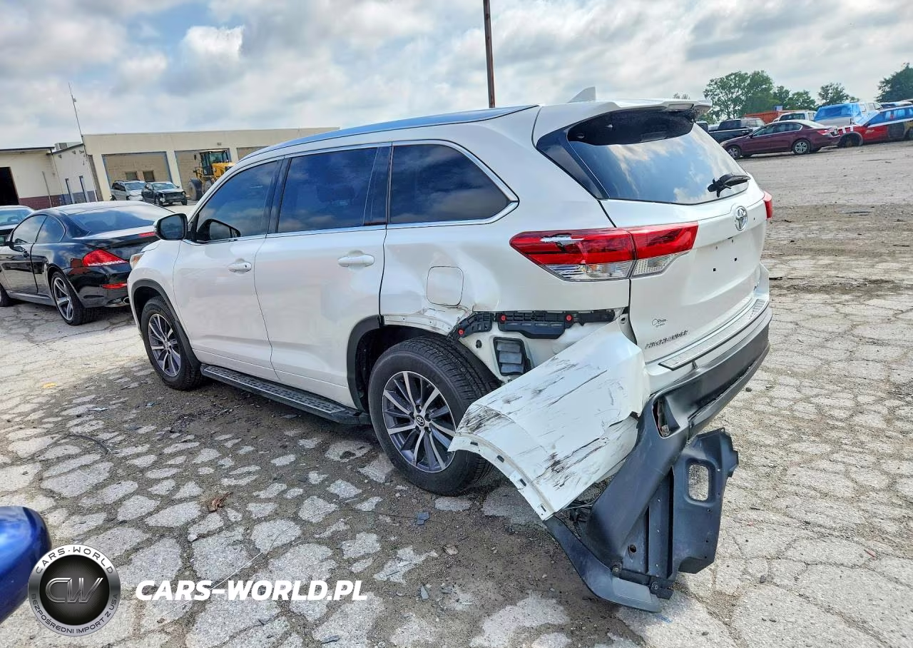 2018 Toyota Highlander Xle VIN:5TDJZRFH2JS543117 - 2