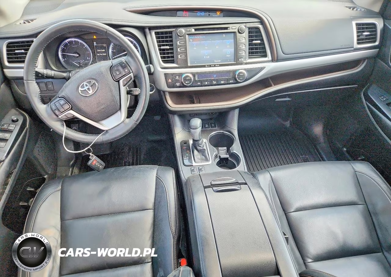 2018 Toyota Highlander Xle VIN:5TDJZRFH2JS543117 - 8