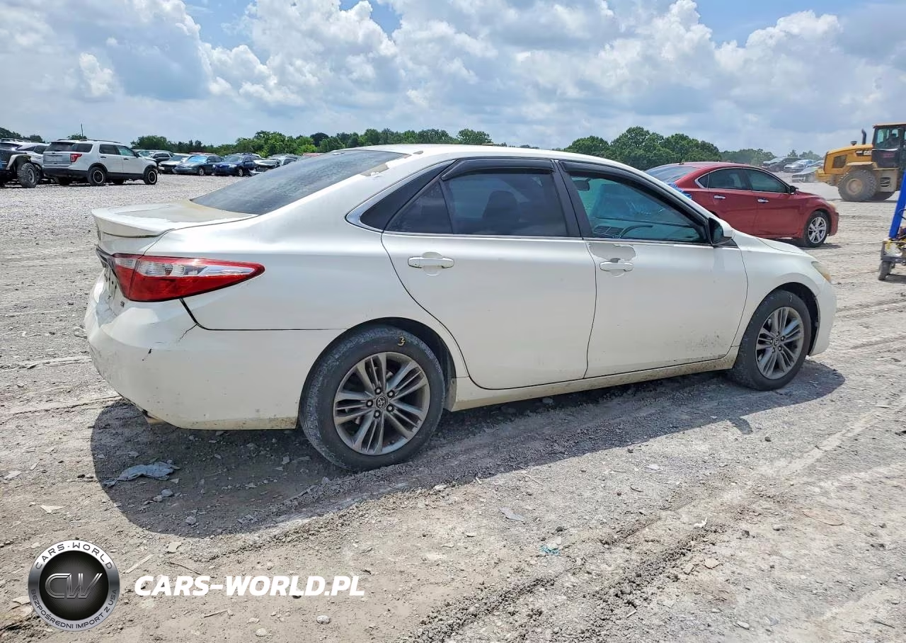 2015 Toyota Camry Se VIN:4T1BF1FK5FU007156 - 3