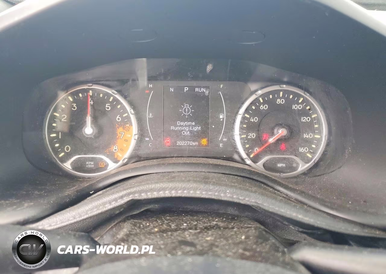 2018 Jeep Renegade Latitude VIN:ZACCJABB2JPJ30059 - 9
