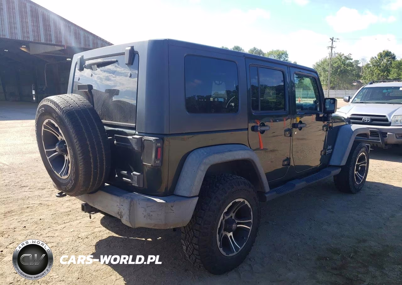 2010 Jeep Wrangler Unlimited Sport VIN:1J4BA3H15AL140883 - 3