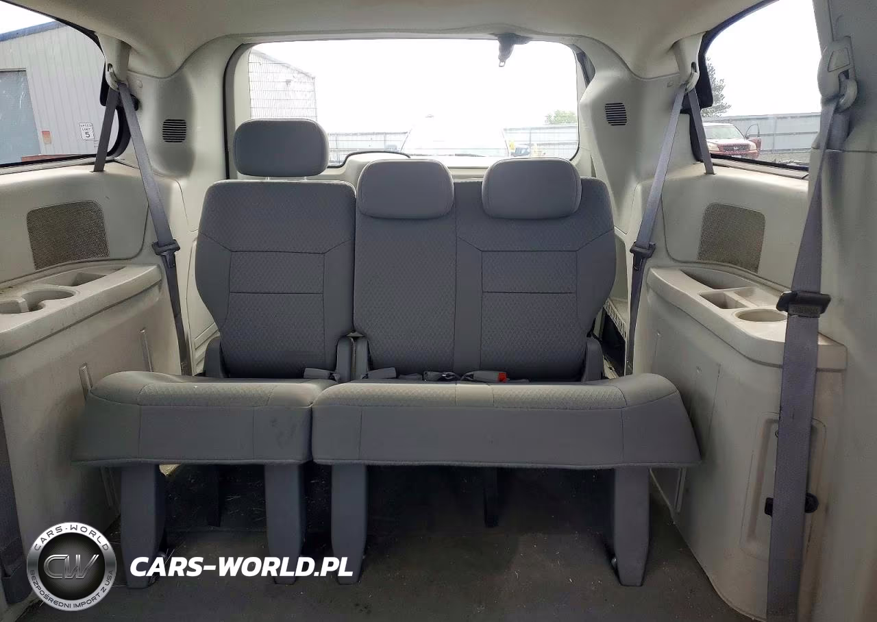 2010 Chrysler Town & Country Lx VIN:2A4RR4DEXAR153660 - 10