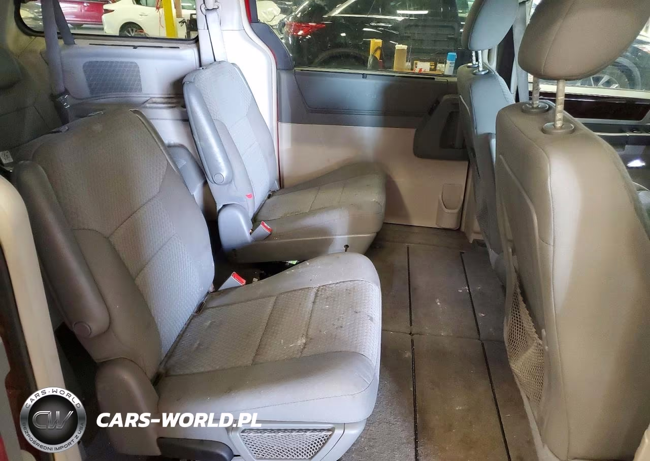 2010 Chrysler Town & Country Touring VIN:2A4RR5D15AR151995 - 11