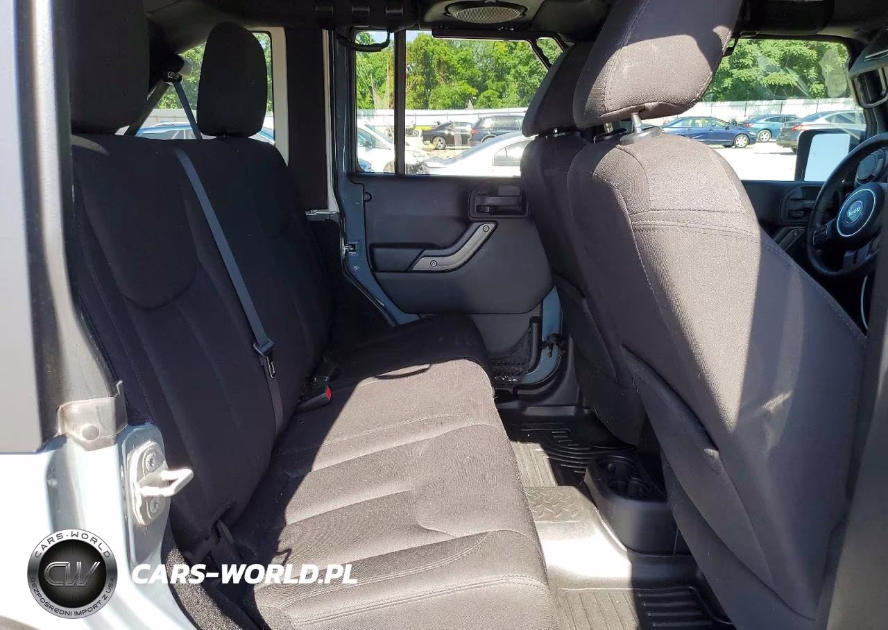 2014 Jeep Wrangler Unlimited Sport VIN:1C4BJWDG3EL261046 - 10
