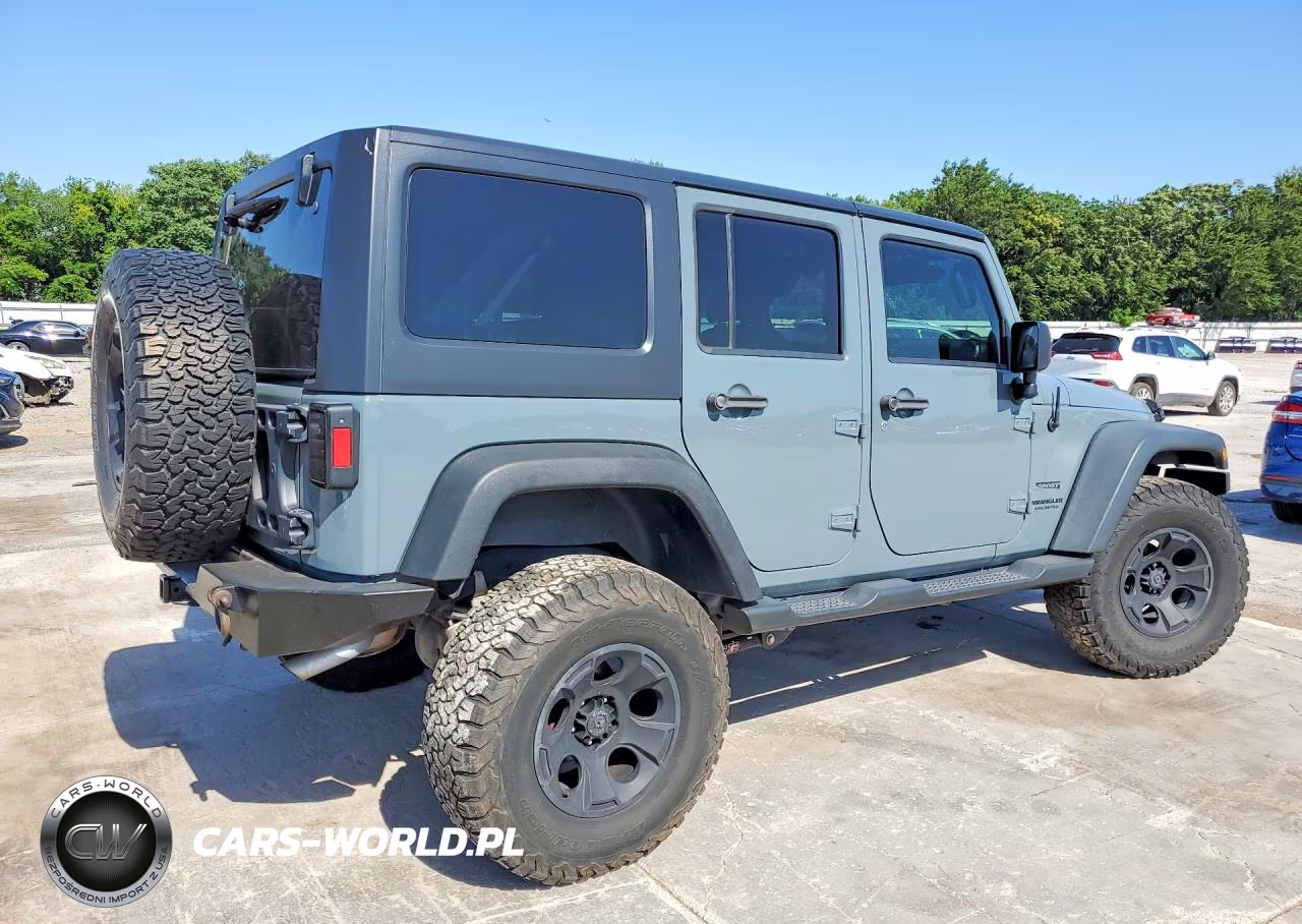 2014 Jeep Wrangler Unlimited Sport VIN:1C4BJWDG3EL261046 - 3