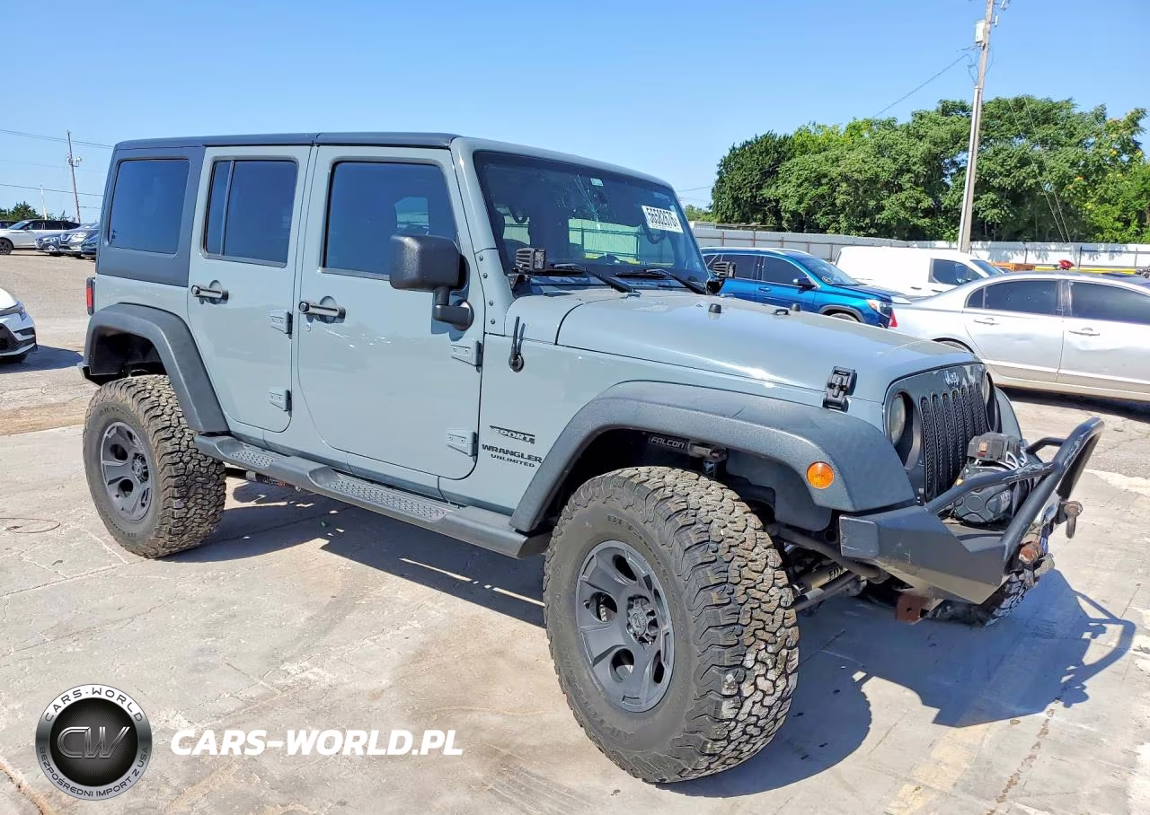 2014 Jeep Wrangler Unlimited Sport VIN:1C4BJWDG3EL261046 - 4