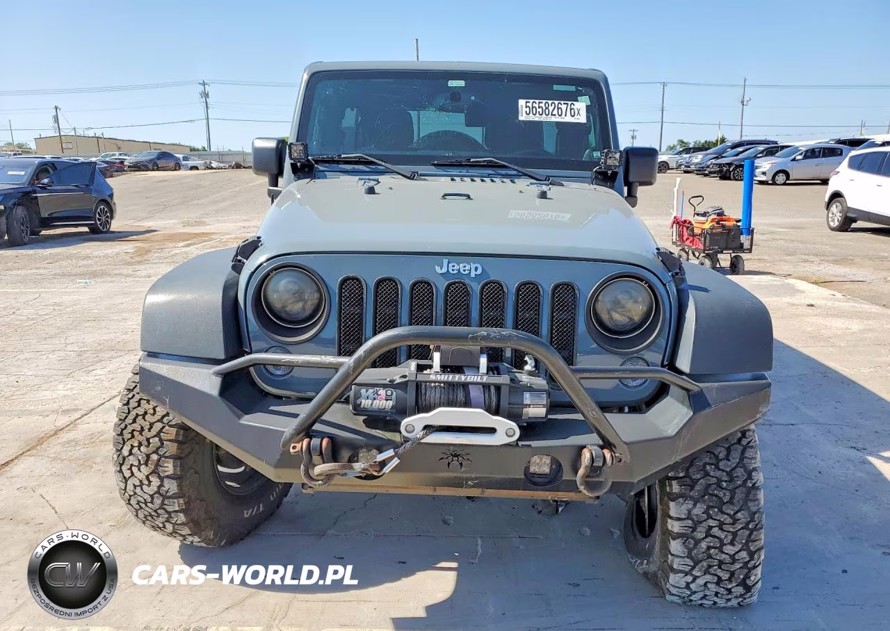 2014 Jeep Wrangler Unlimited Sport VIN:1C4BJWDG3EL261046 - 5