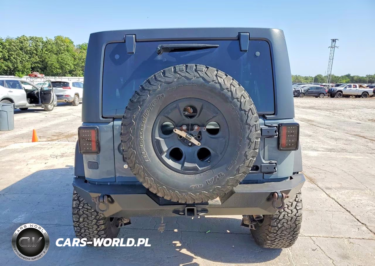 2014 Jeep Wrangler Unlimited Sport VIN:1C4BJWDG3EL261046 - 6