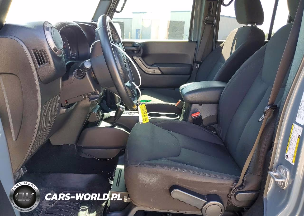 2014 Jeep Wrangler Unlimited Sport VIN:1C4BJWDG3EL261046 - 7