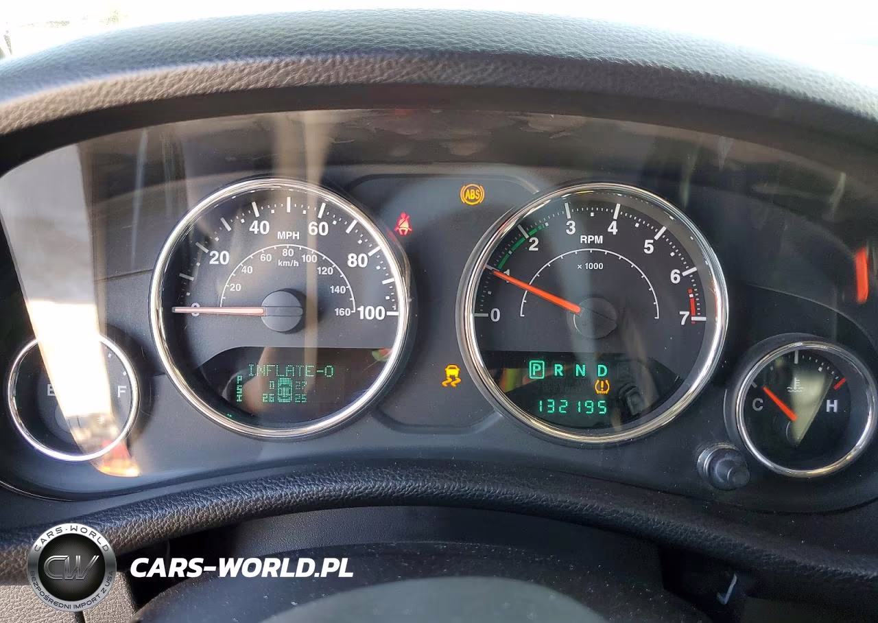 2014 Jeep Wrangler Unlimited Sport VIN:1C4BJWDG3EL261046 - 9