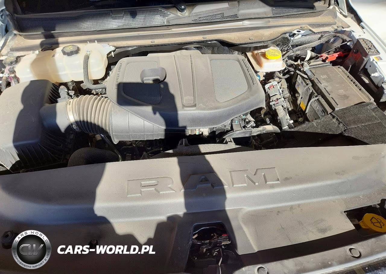 2026 Ram 1500 Laramie VIN:3C6SRFJP4T4177267 - 11