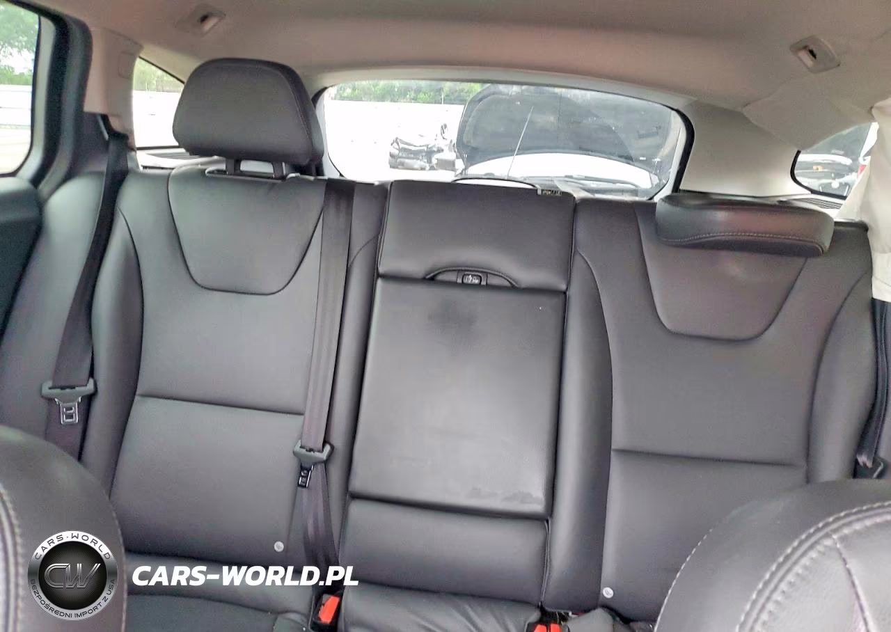 2018 Volvo V60 Cross Country Premier VIN:YV440MWK6J2052396 - 10