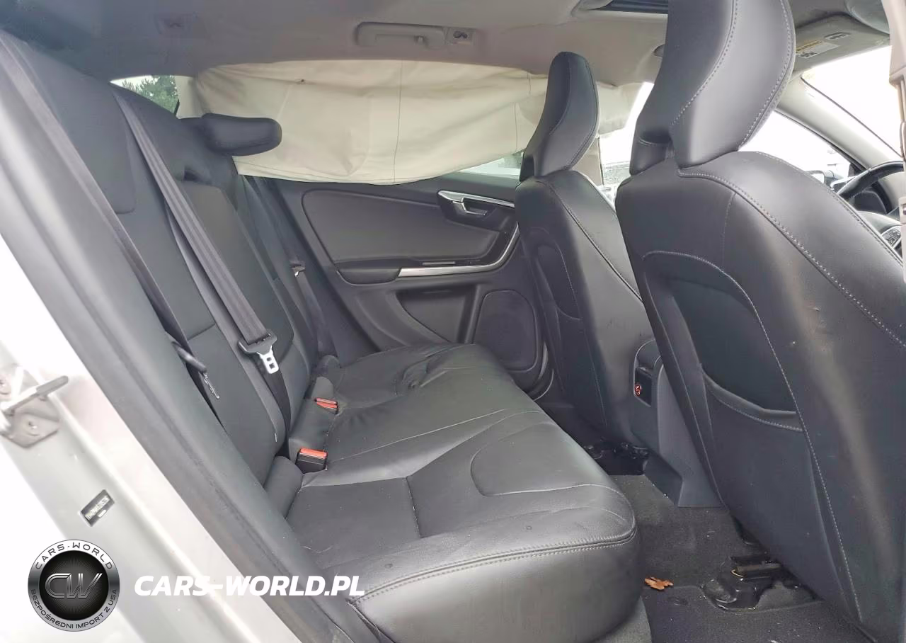 2018 Volvo V60 Cross Country Premier VIN:YV440MWK6J2052396 - 11