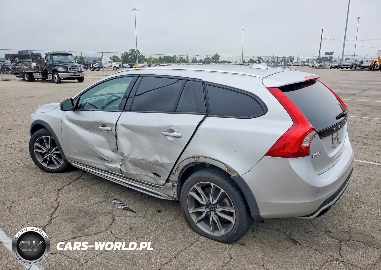 2018 Volvo V60 Cross Country Premier VIN:YV440MWK6J2052396 - 2