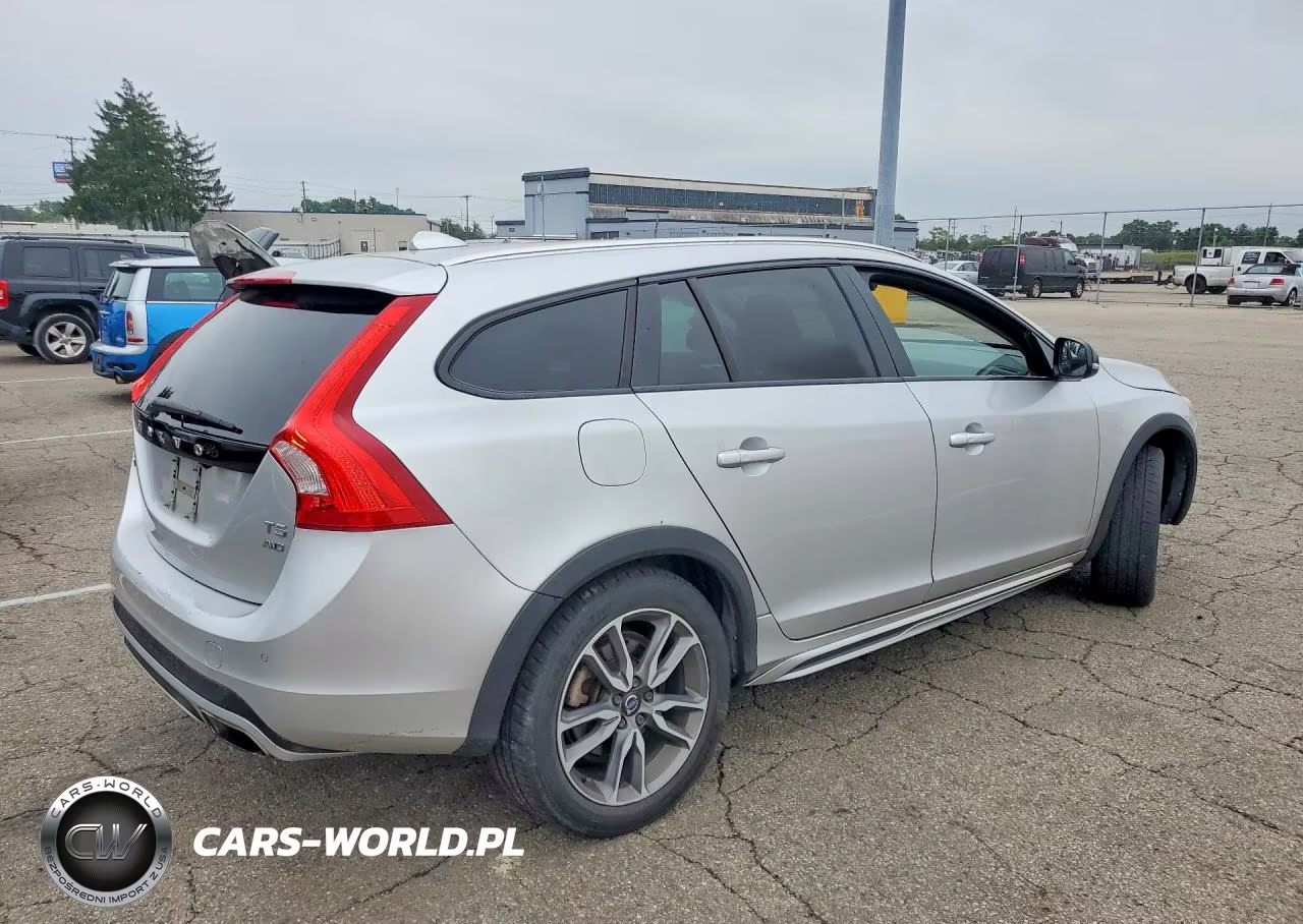 2018 Volvo V60 Cross Country Premier VIN:YV440MWK6J2052396 - 3