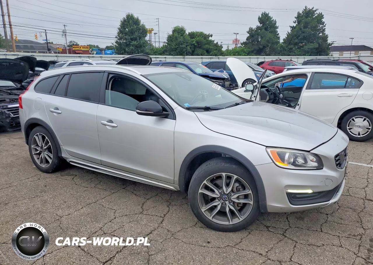2018 Volvo V60 Cross Country Premier VIN:YV440MWK6J2052396 - 4