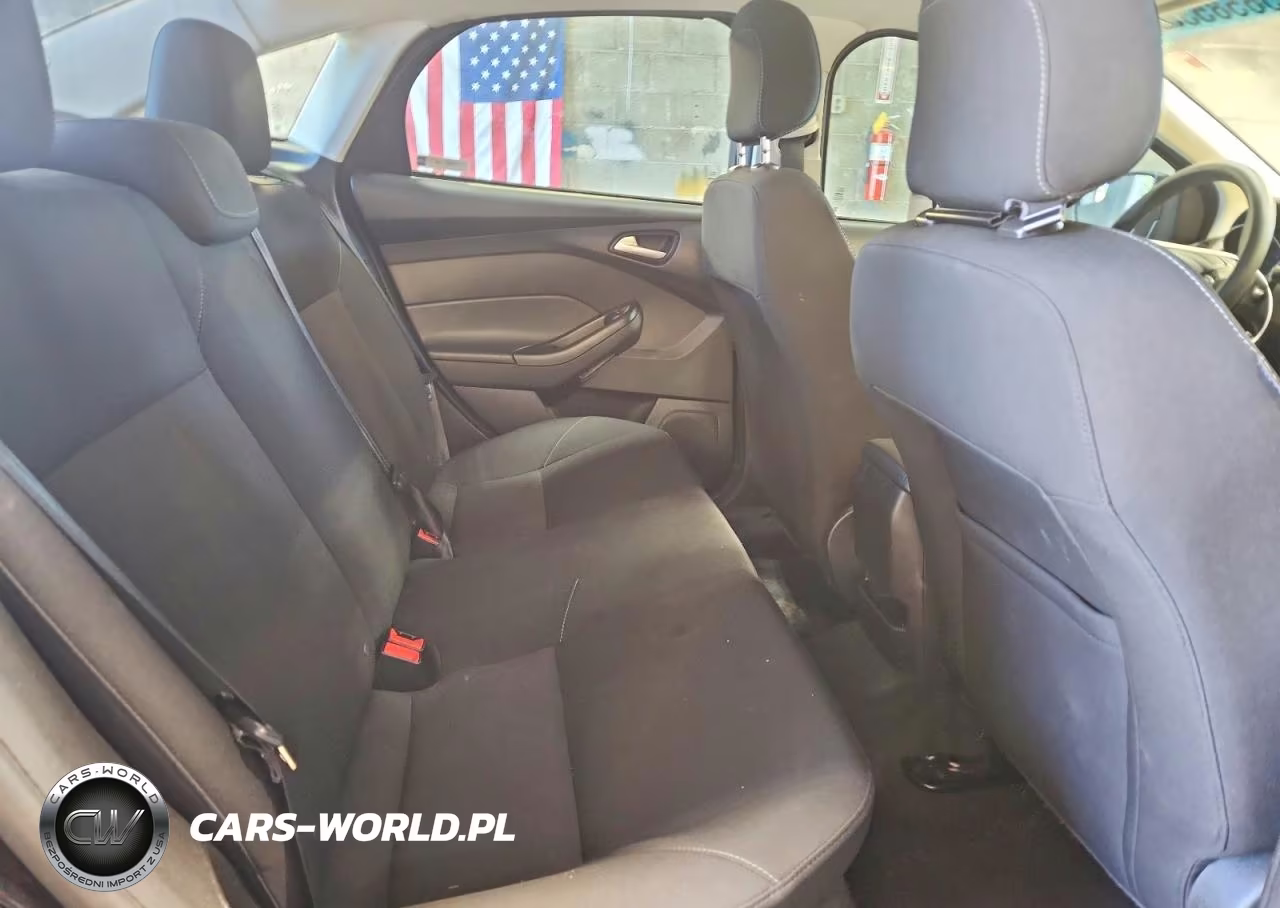 2018 Ford Focus Se VIN:1FADP3FE0JL221847 - 10