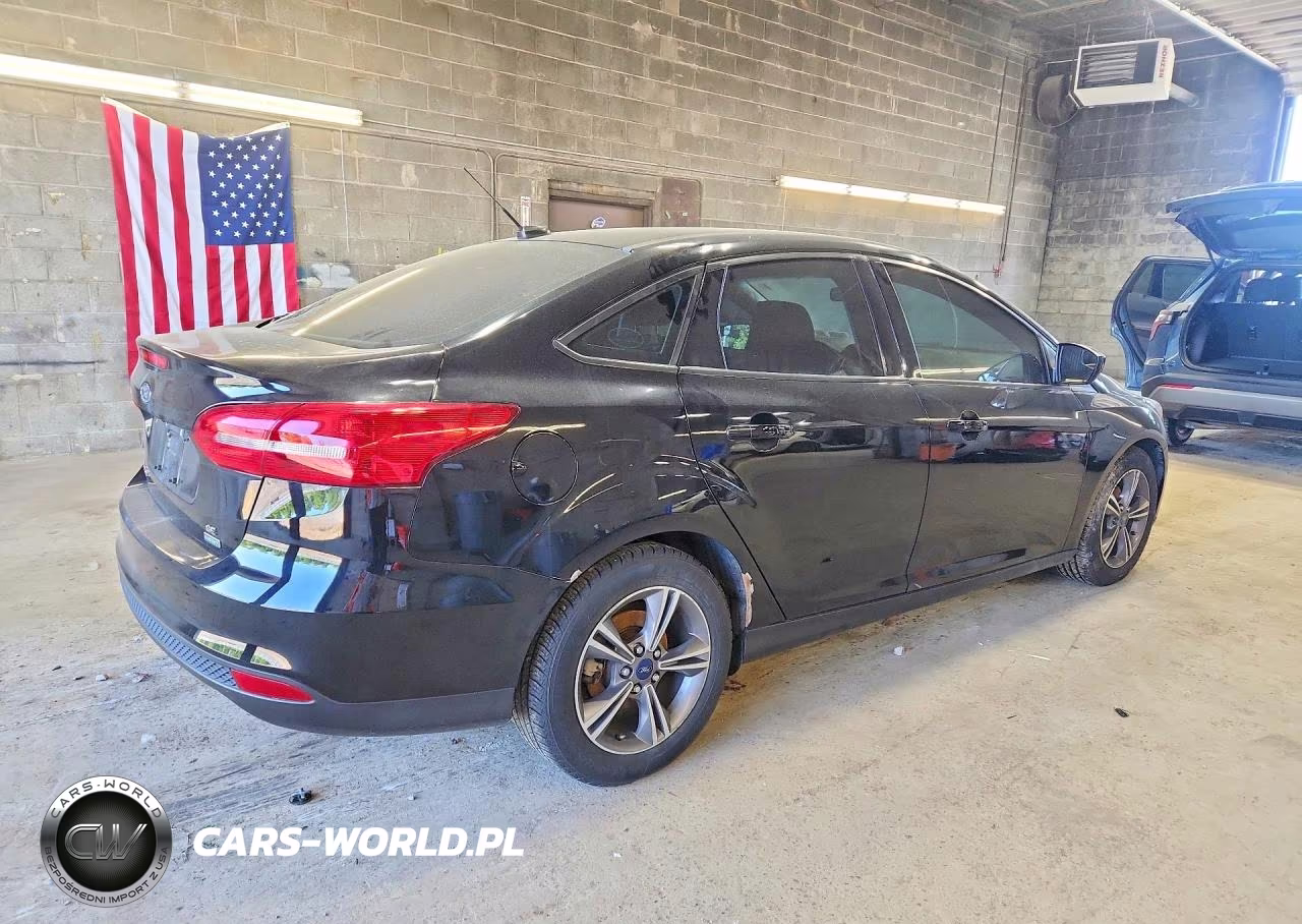 2018 Ford Focus Se VIN:1FADP3FE0JL221847 - 3