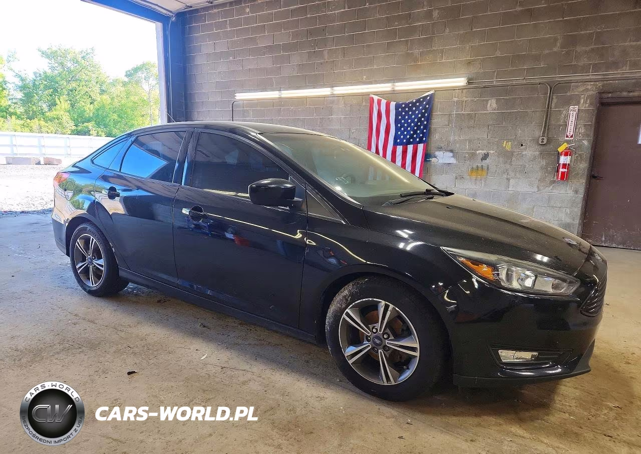 2018 Ford Focus Se VIN:1FADP3FE0JL221847 - 4
