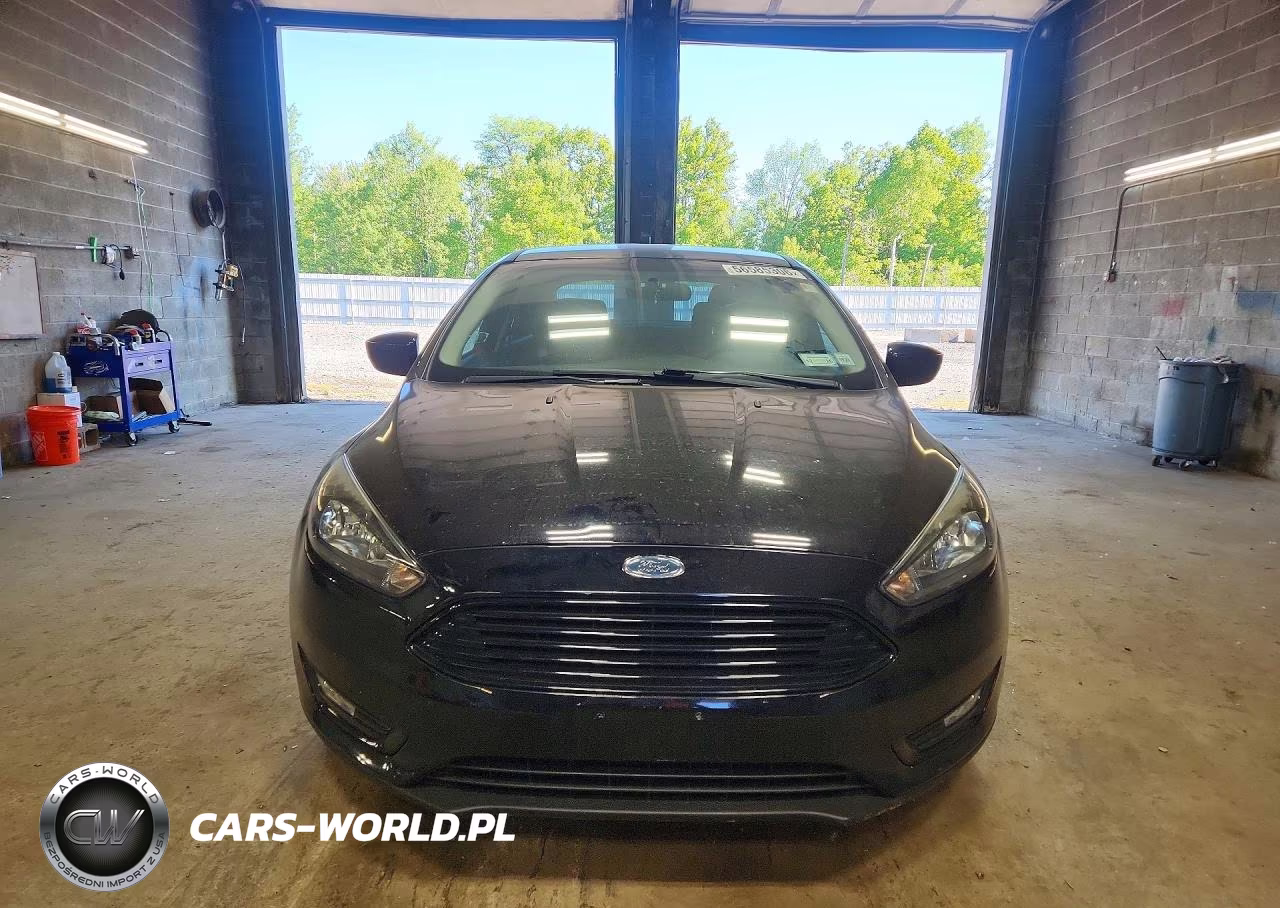 2018 Ford Focus Se VIN:1FADP3FE0JL221847 - 5
