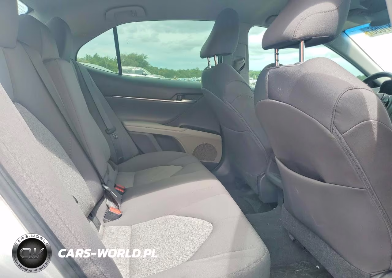 2018 Toyota Camry Le VIN:4T1B11HK5JU539432 - 10