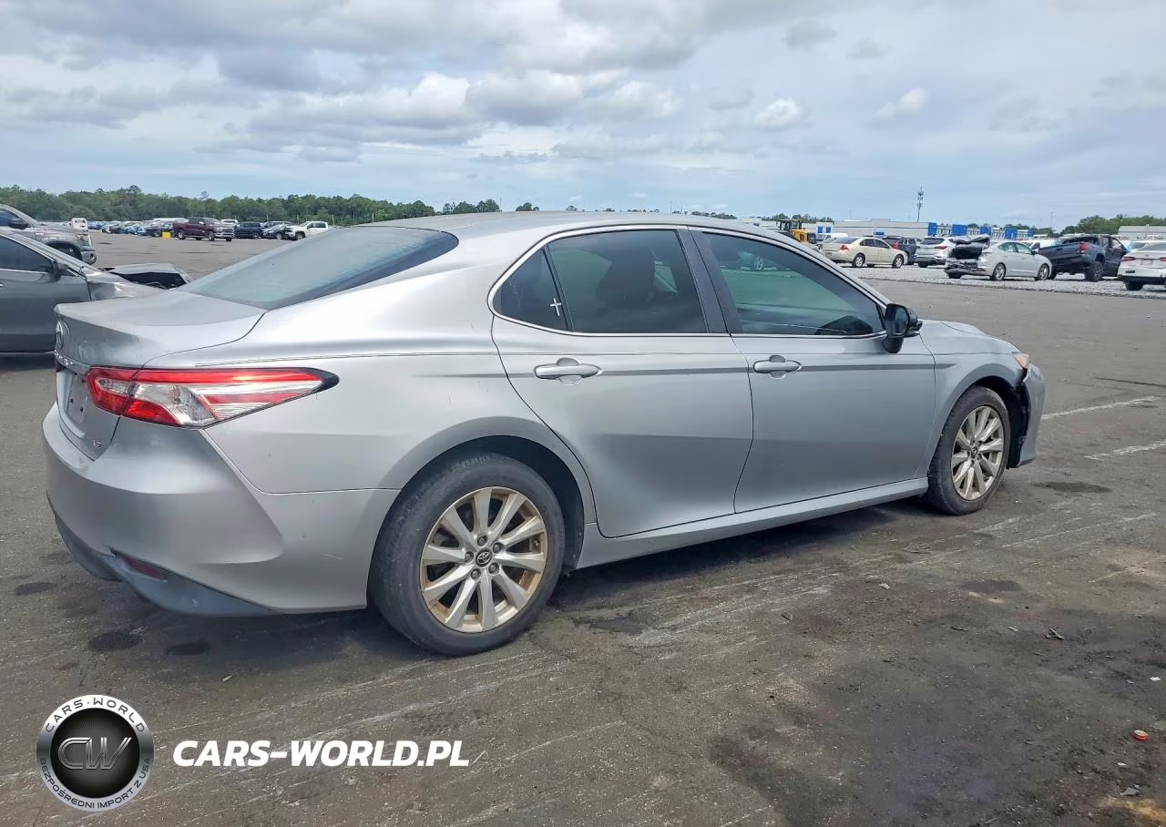2018 Toyota Camry Le VIN:4T1B11HK5JU539432 - 3