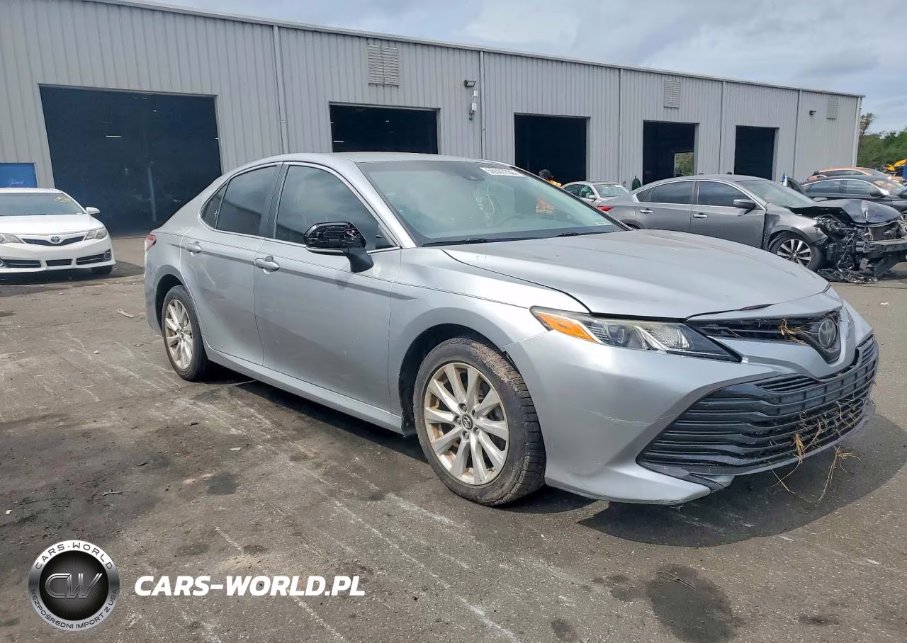 2018 Toyota Camry Le VIN:4T1B11HK5JU539432 - 4