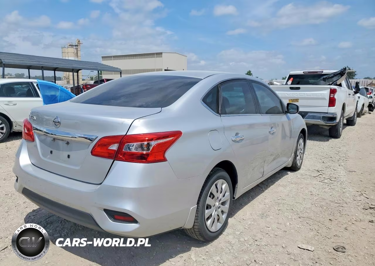 2018 Nissan Sentra S VIN:3N1AB7AP2JY321454 - 3