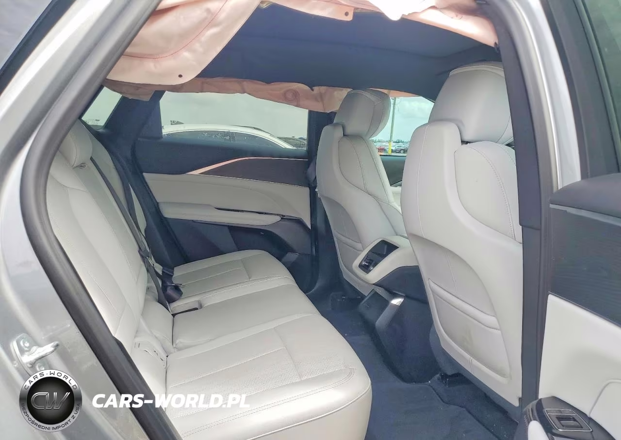 2025 Cadillac Lyriq Luxury VIN:1GYKPNRL7SZ306216 - 10