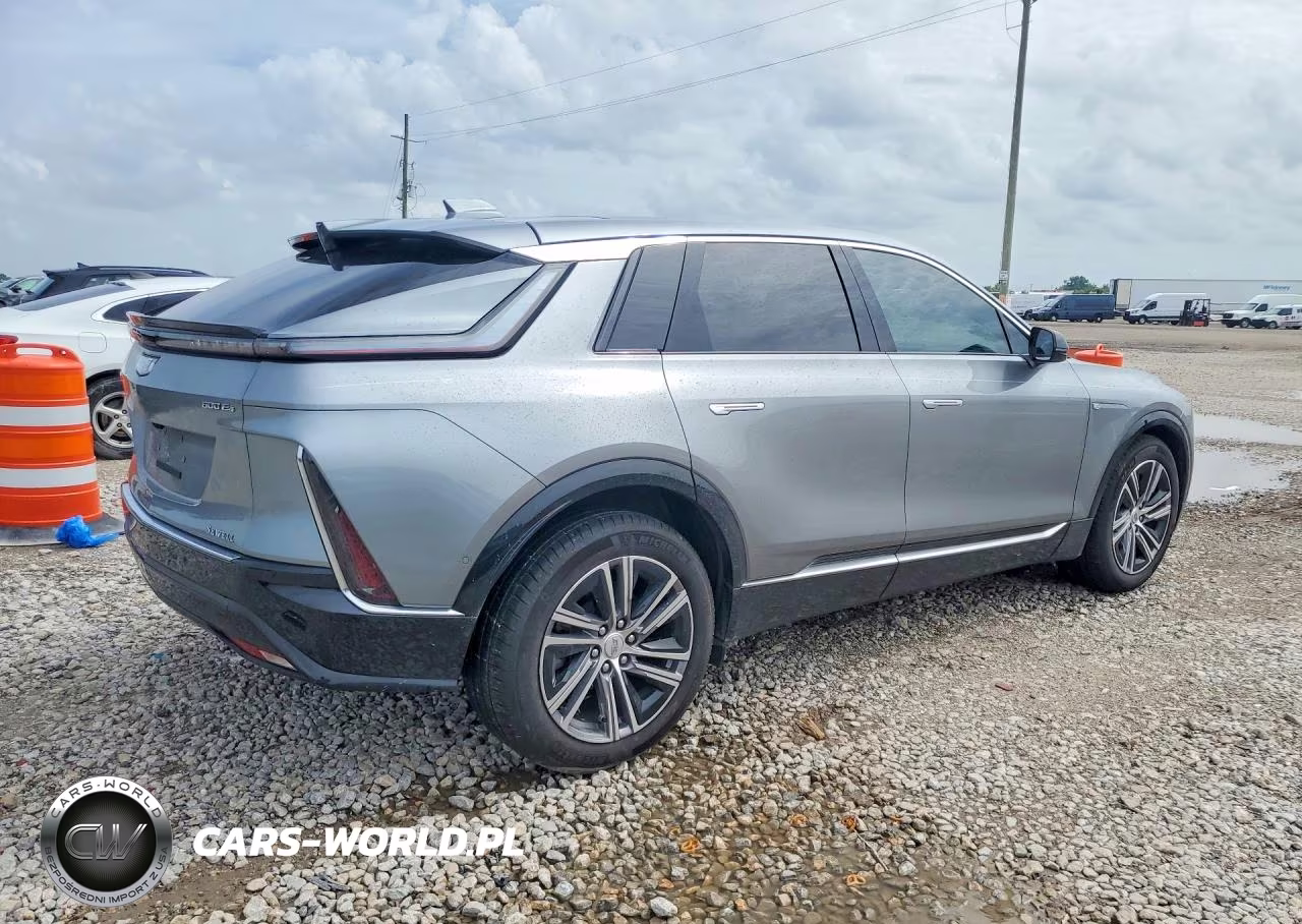 2025 Cadillac Lyriq Luxury VIN:1GYKPNRL7SZ306216 - 3