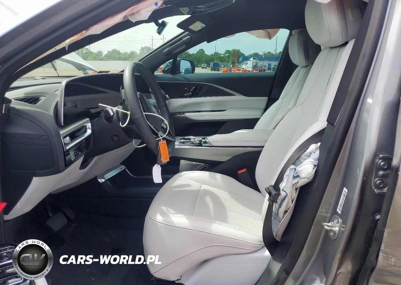 2025 Cadillac Lyriq Luxury VIN:1GYKPNRL7SZ306216 - 7