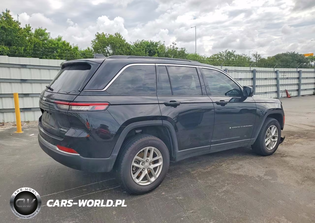 2025 Jeep Grand Cherokee Laredo VIN:1C4RJGAG2SC355360 - 3