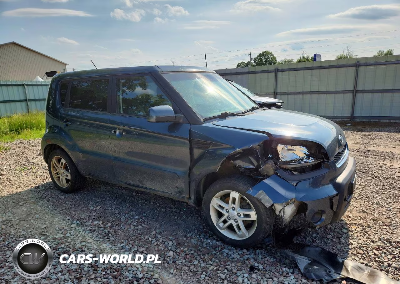 2011 Kia Soul + VIN:KNDJT2A26B7195703 - 4