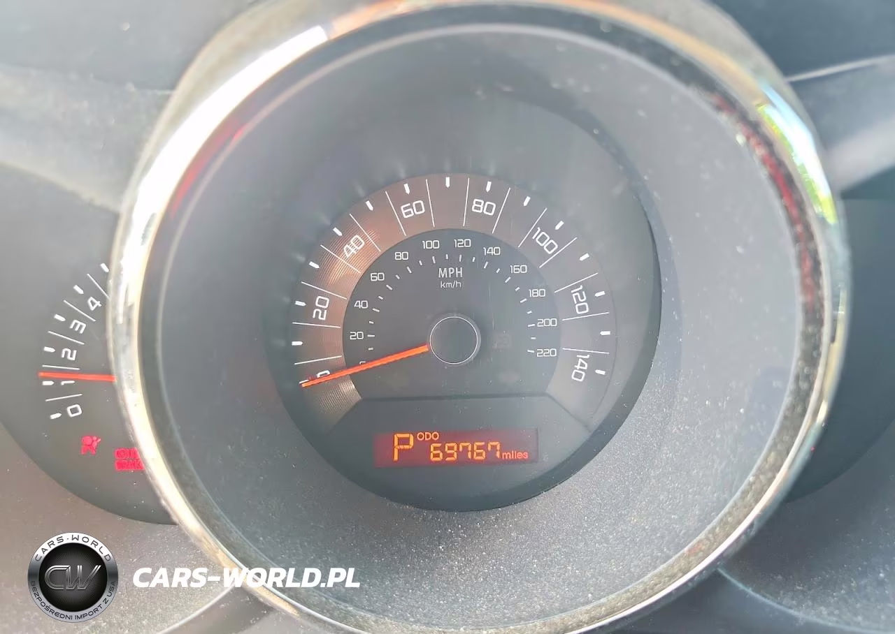 2011 Kia Soul + VIN:KNDJT2A26B7195703 - 9