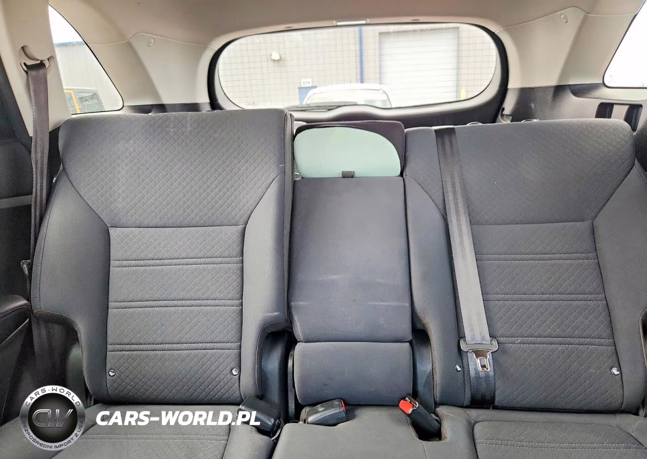 2018 Kia Sorento L VIN:5XYPG4A39JG382454 - 10