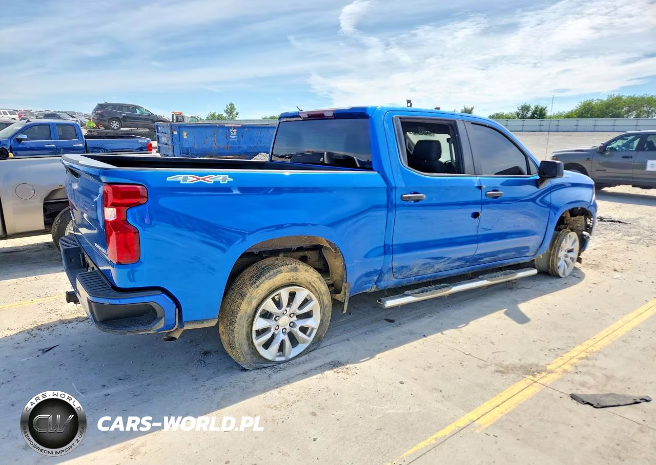 2022 Chevrolet Silverado K1500 Custom VIN:3GCPDBEK4NG532072 - 3