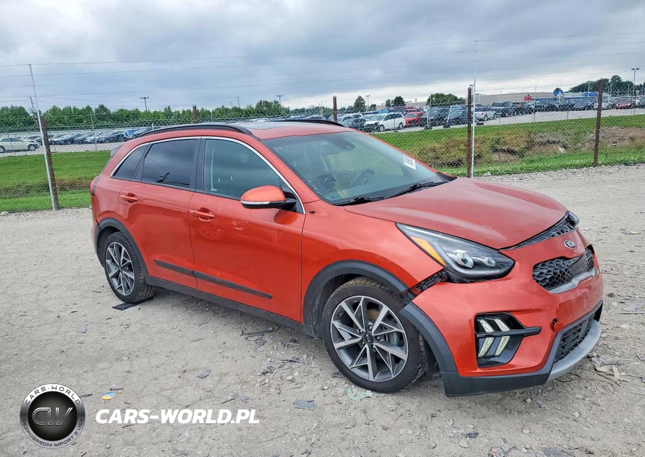 2020 Kia Niro Touring Special Edition VIN:KNDCC3LC0L5421526 - 4