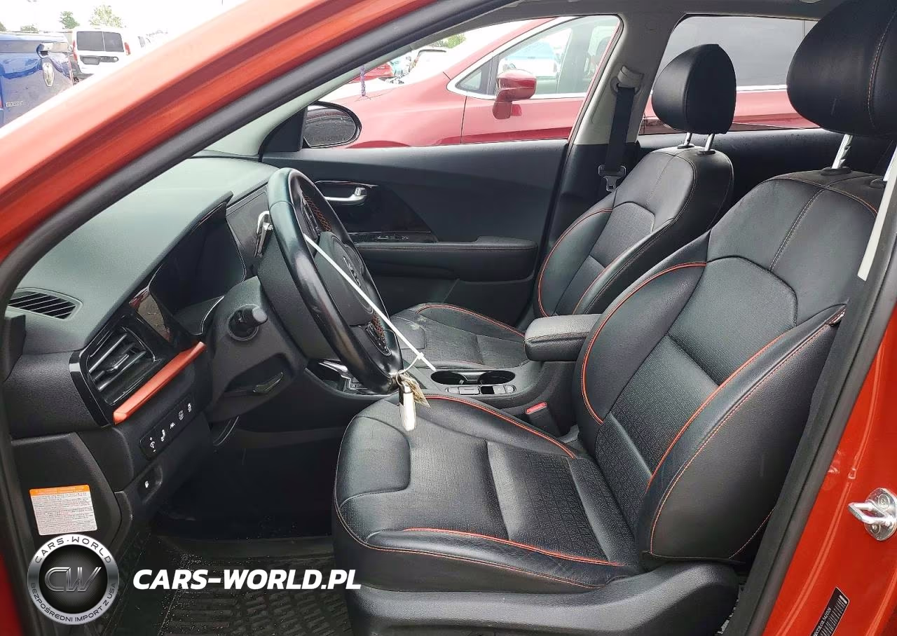 2020 Kia Niro Touring Special Edition VIN:KNDCC3LC0L5421526 - 7