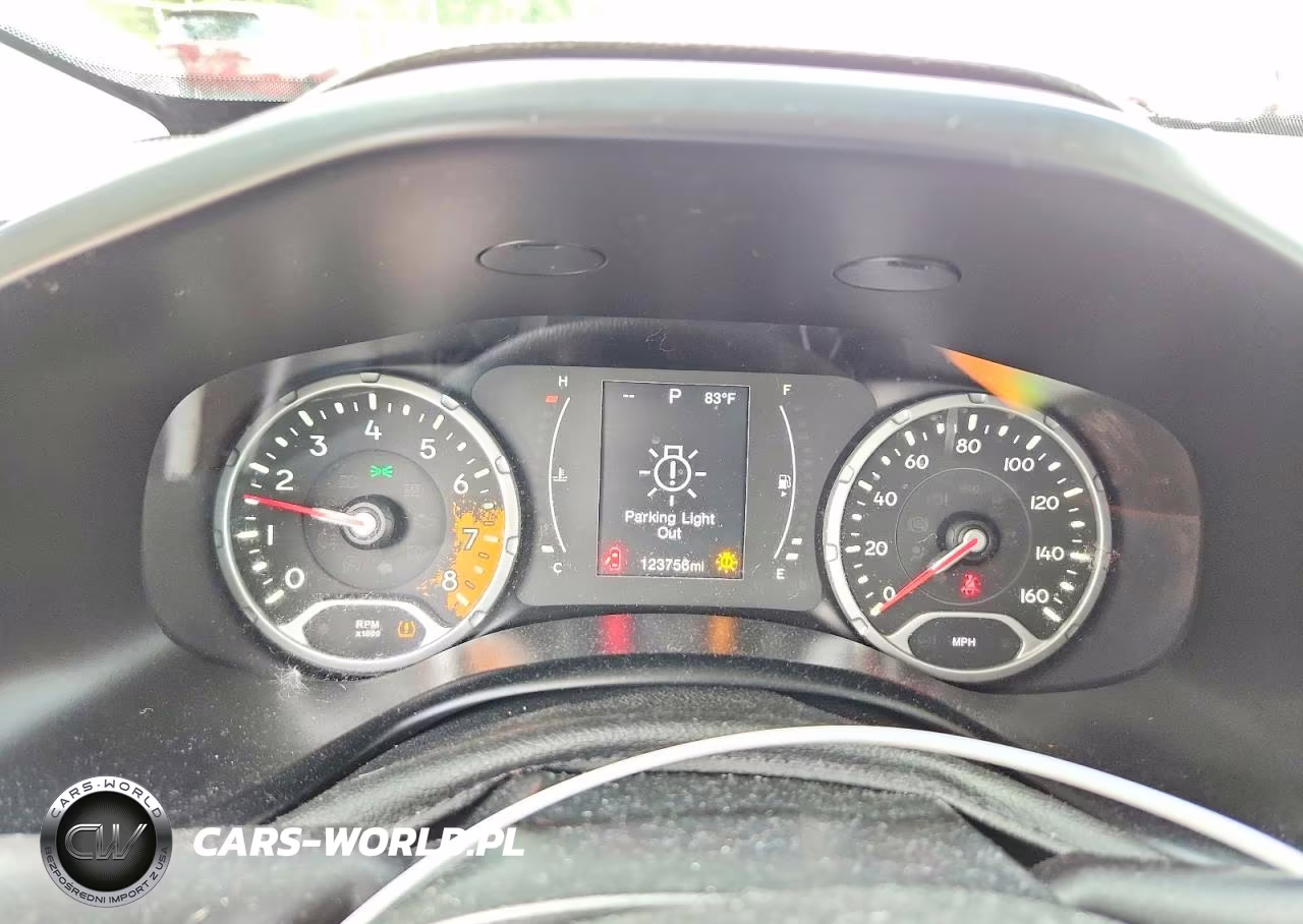 2015 Jeep Renegade Latitude VIN:ZACCJBBT9FPB21352 - 9