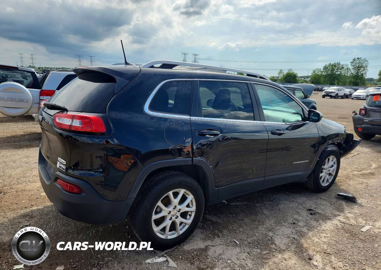 2018 Jeep Cherokee Latitude VIN:1C4PJLCBXJD605924 - 3