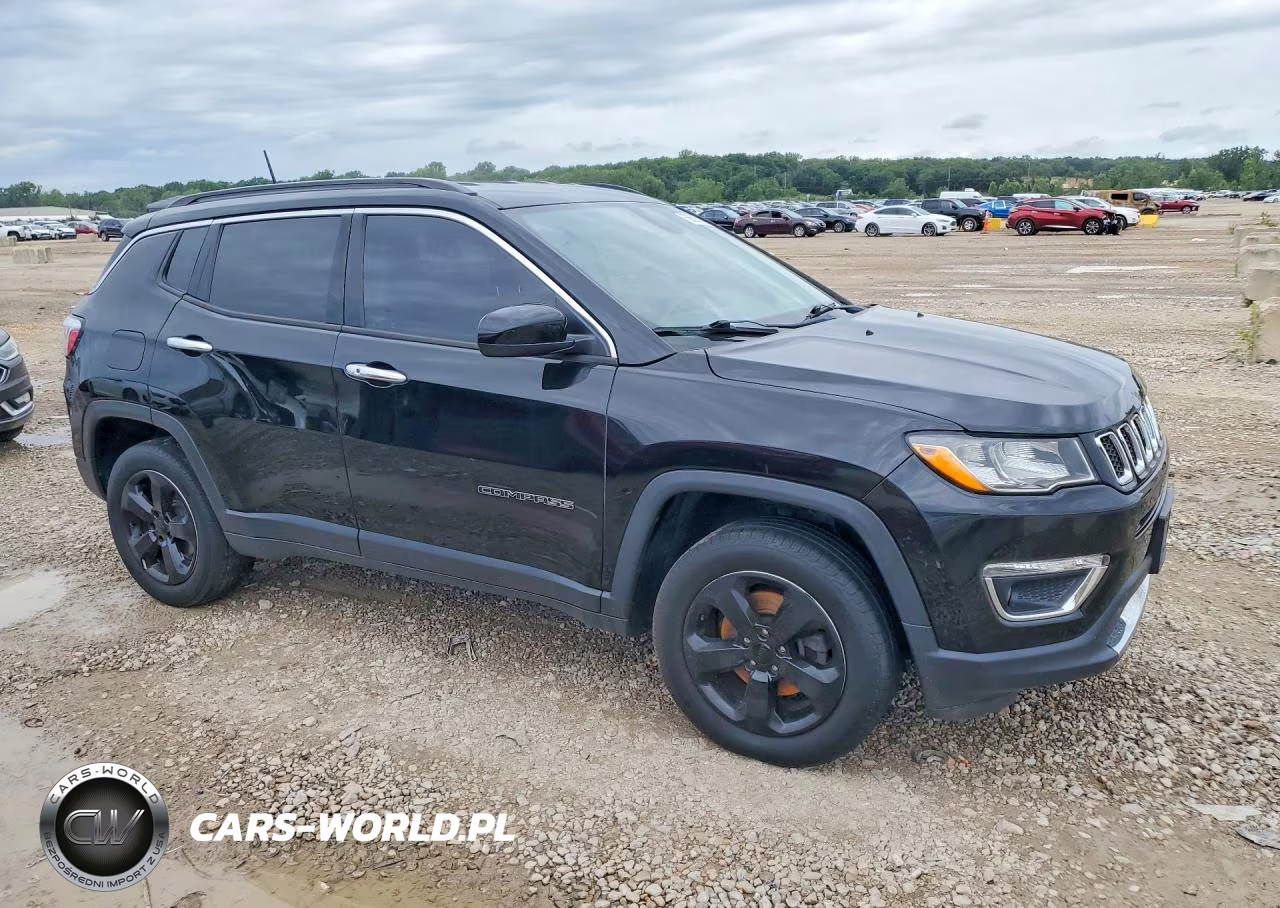 2018 Jeep Compass Latitude VIN:3C4NJDBB6JT200247 - 4