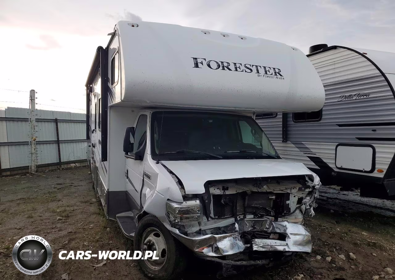 2015 Ford Econoline E450 Super Duty Cutaway Van