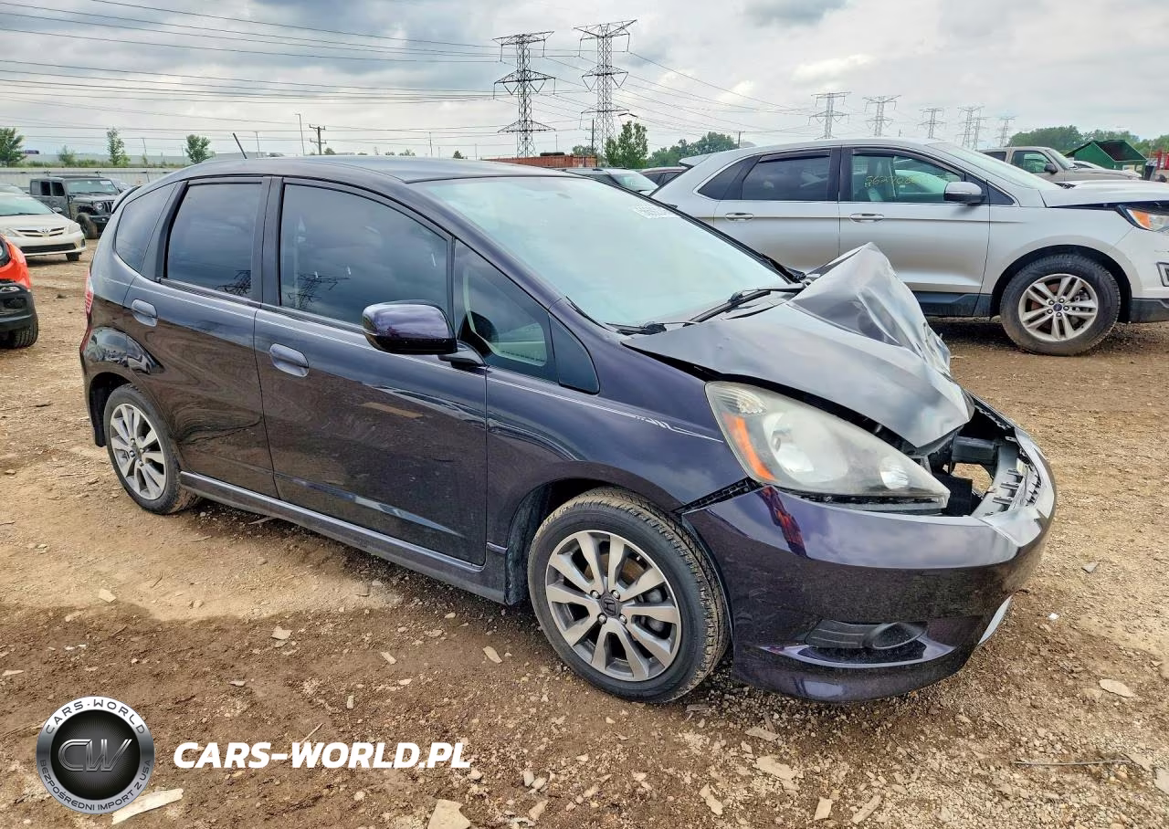 2013 Honda Fit Sport VIN:JHMGE8H56DC036745 - 4