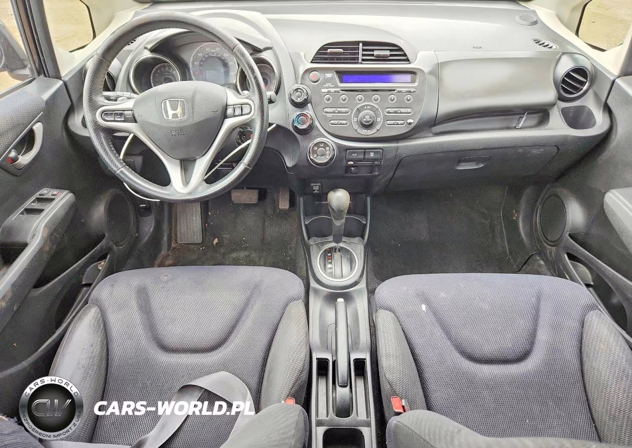 2013 Honda Fit Sport VIN:JHMGE8H56DC036745 - 8